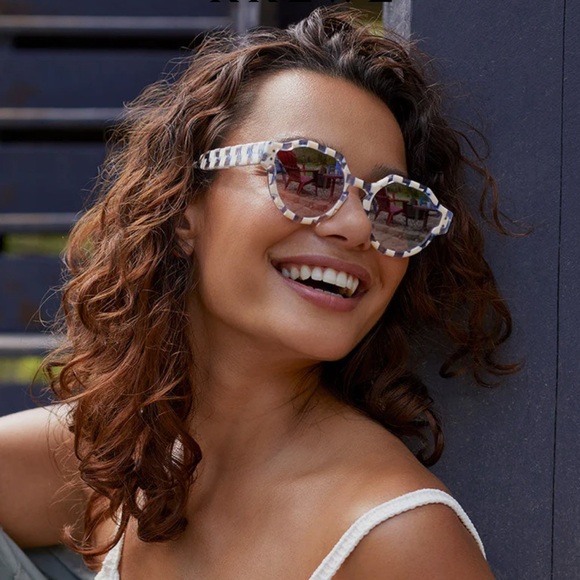 Astor Gingham Krewe Sunglasses - Picture 4 of 6